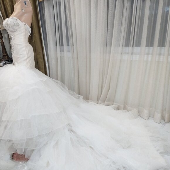 Wedding gown - Picture 3 of 3